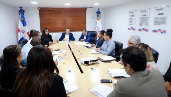 Director Promipyme se reúne con ejecutivos UASAID y MICM